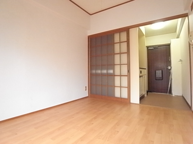 神戸市灘区桜口町２丁目の賃貸マンションの居間・リビング