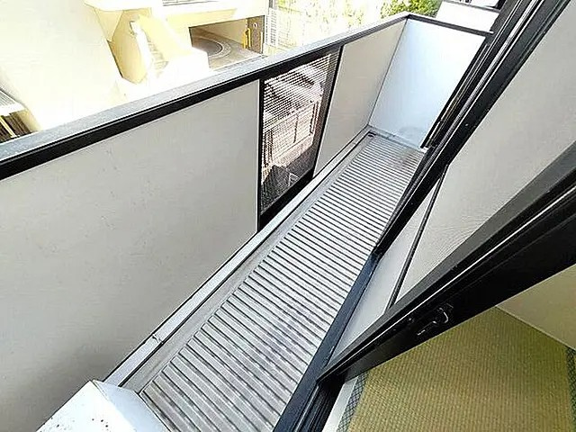 神戸市東灘区本山中町２丁目のアパートのバルコニー