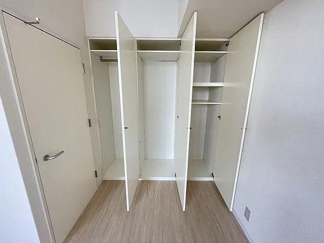 神戸市東灘区向洋町中１丁目の賃貸マンションの収納