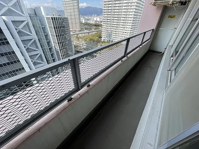 神戸市東灘区向洋町中１丁目の賃貸マンションのバルコニー