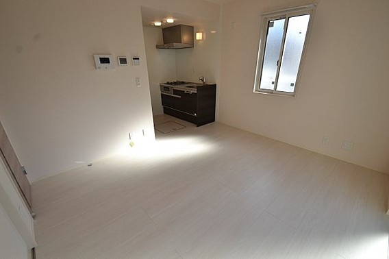 神戸市中央区熊内町３丁目の賃貸マンションの居間・リビング