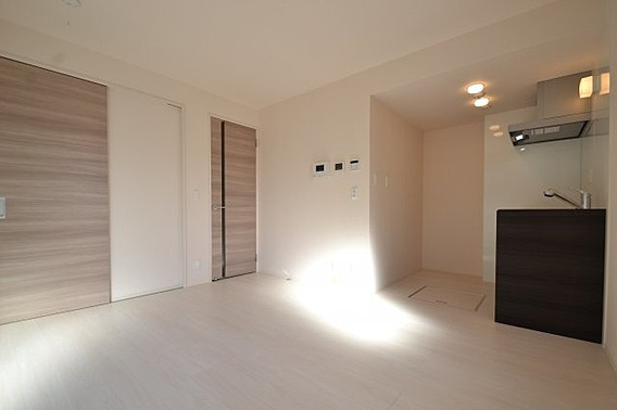 神戸市中央区熊内町３丁目の賃貸マンションの居間・リビング