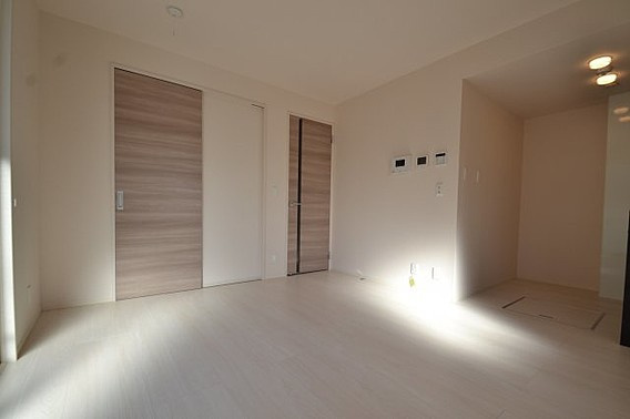 神戸市中央区熊内町３丁目の賃貸マンションの居間・リビング