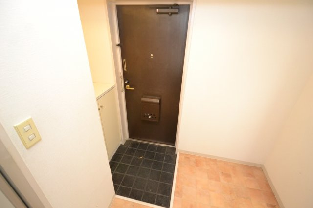 神戸市中央区相生町４丁目の賃貸マンションの玄関