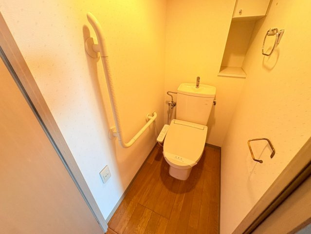 芦屋市三条町の賃貸マンションのトイレ