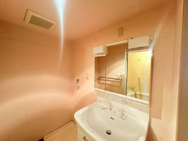 芦屋市三条町の賃貸マンションの洗面所