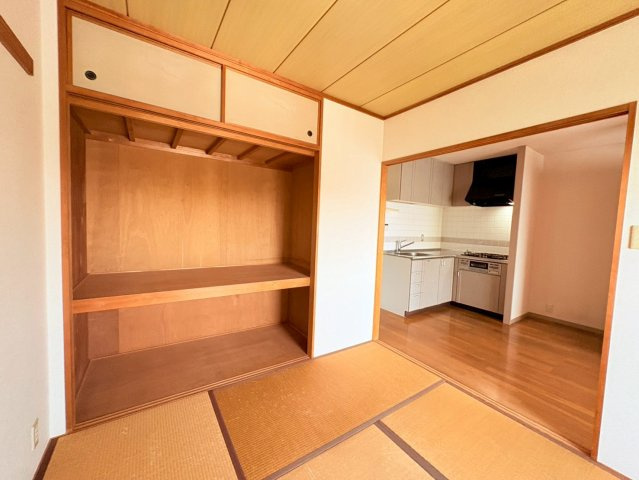 芦屋市三条町の賃貸マンションの居間・リビング