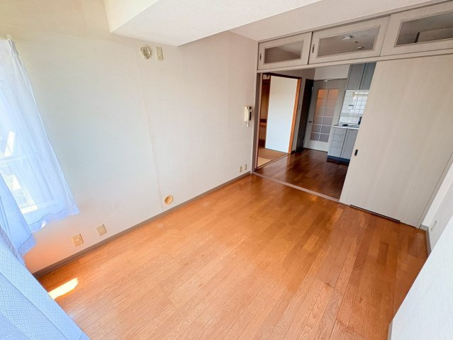 芦屋市三条町の賃貸マンションの居間・リビング