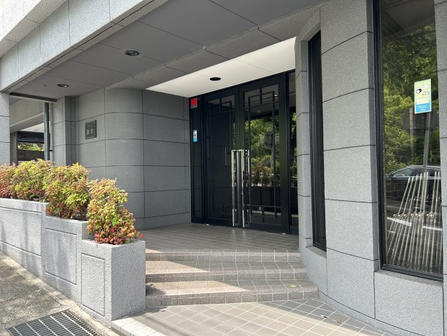 神戸市東灘区住吉台の賃貸マンションのエントランス
