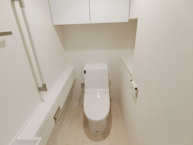 神戸市中央区海岸通６丁目の賃貸マンションのトイレ