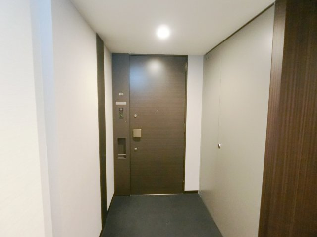 神戸市中央区海岸通６丁目の賃貸マンションの玄関
