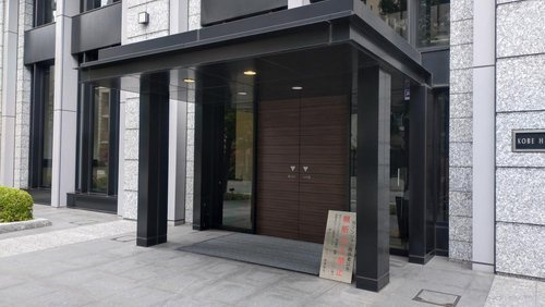 神戸市中央区海岸通６丁目の賃貸マンションのエントランス