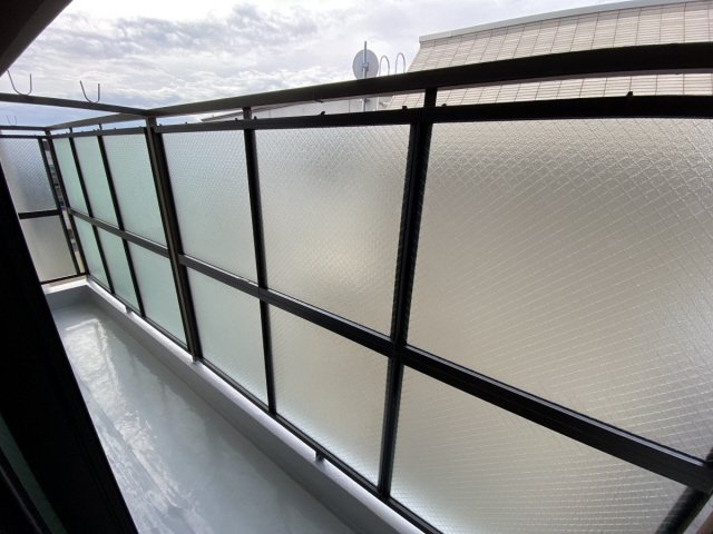 芦屋市川西町の賃貸マンションのバルコニー