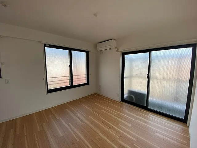 芦屋市川西町の賃貸マンションの居間・リビング