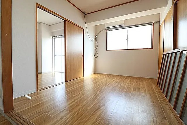 昴ビルの居間・リビング