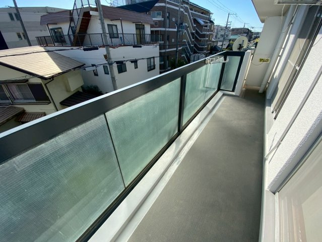 芦屋市津知町の賃貸マンションのバルコニー