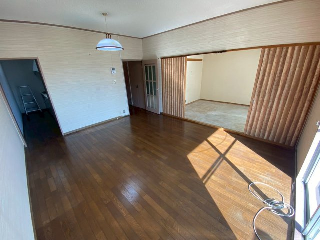芦屋市津知町の賃貸マンションの居間・リビング