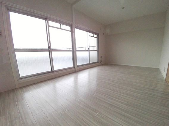 神戸市東灘区魚崎中町４丁目の賃貸マンションの居間・リビング