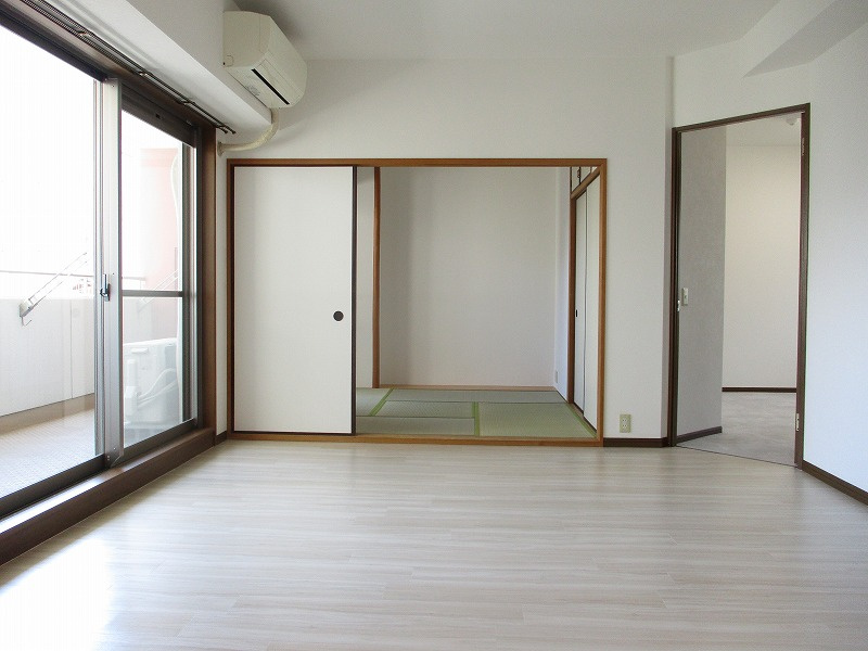 神戸市中央区中山手通２丁目の賃貸マンションの居間・リビング