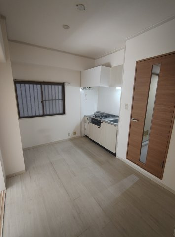 神戸市中央区中町通４丁目の賃貸マンションの居間・リビング