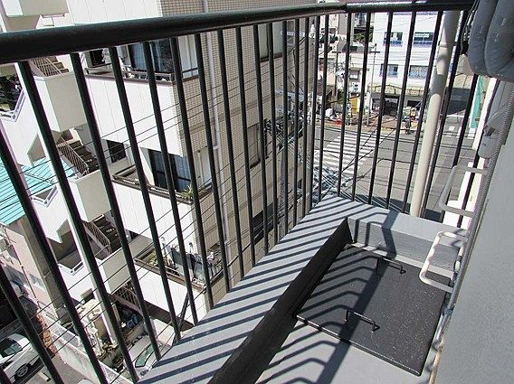 神戸市中央区坂口通３丁目の賃貸マンションのバルコニー