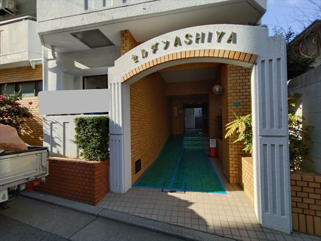 芦屋市大桝町の賃貸マンションのエントランス