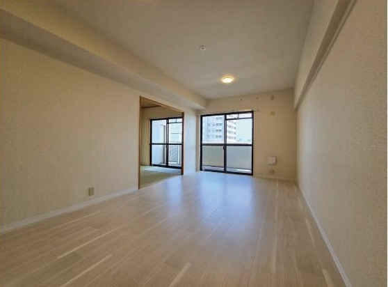 芦屋市業平町の賃貸マンションの居間・リビング