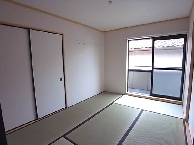 芦屋市大原町の賃貸マンションの居間・リビング