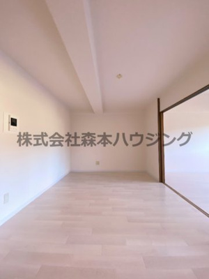 【居間・リビング】 | 　シャトー東寝屋川 | きれいな居間です
