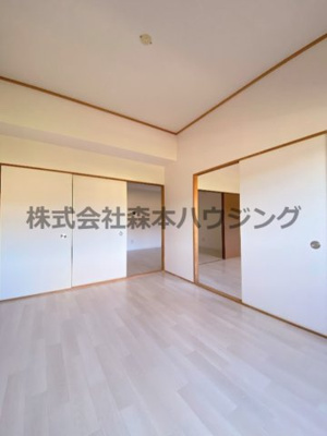 【洋室】 | 　シャトー東寝屋川 | 使い勝手のいい洋室です