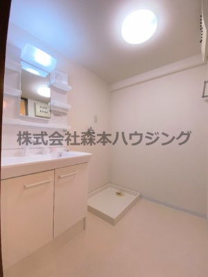 【洗面所】 | 　シャトー東寝屋川 | 脱衣スペースもあります