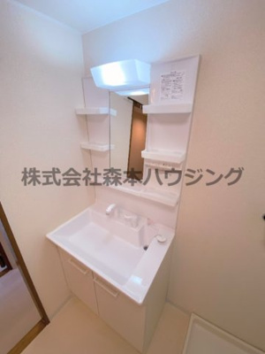 【独立洗面台】 | 　シャトー東寝屋川 | 独立洗面化粧台が付いています