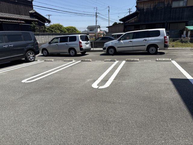 スチール立山の駐車場