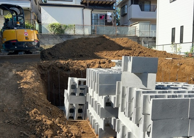 【外観】 | 現在は更地となっています。現地をご見学に行く際は、道路の幅や周辺の交通量、施設などをご確認頂くことをおすすめします！ある程度イメージをつけたいという場合は、同売主の施工事例や完成パースもお見せします。