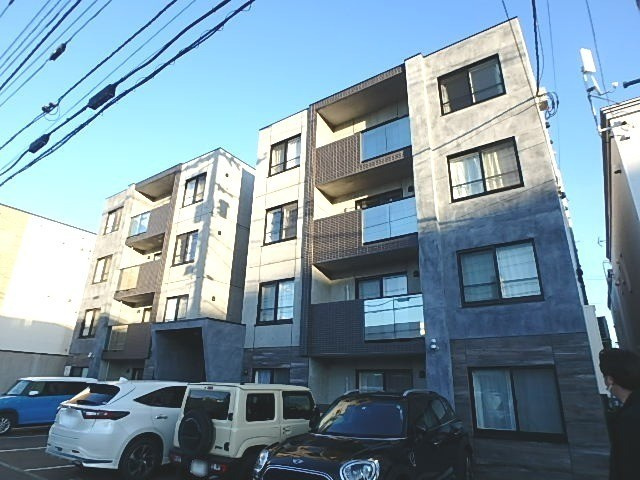 Ｅ　ＣＯＵＲＴ　Ｎ３５