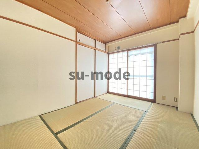 明香マンションの寝室