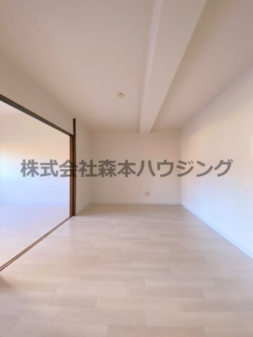 【居間・リビング】 | 　シャトー東寝屋川 | きれいな居間です