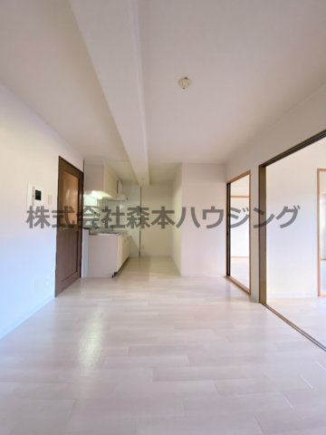 【居間・リビング】 | 　シャトー東寝屋川 | ゆったりとした居間です