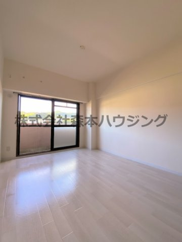 【洋室】 | 　シャトー東寝屋川 | 明るい洋室です