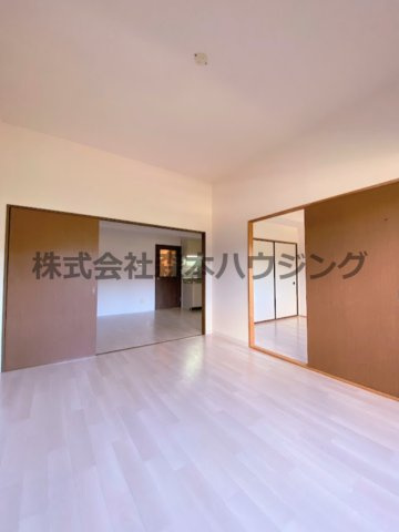 【洋室】 | 　シャトー東寝屋川 | 使い勝手のいい洋室です
