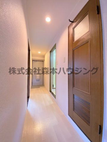【内装】 | 　シャトー東寝屋川 | 明るい色調の室内です