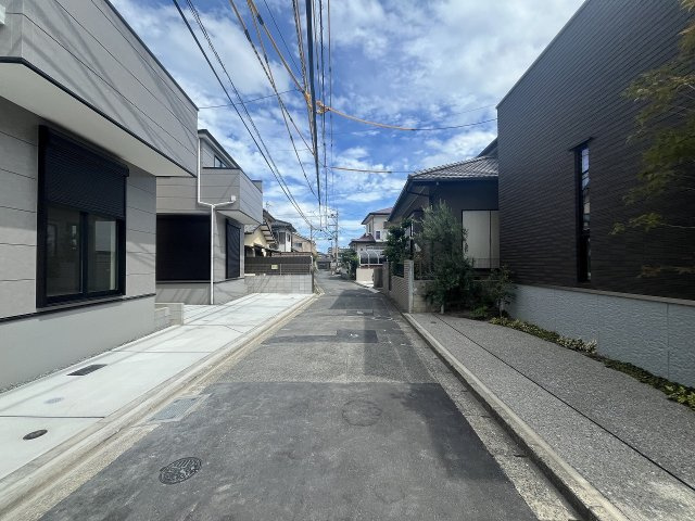 【その他】 | 福岡市早良区飯倉3丁目6期　1号棟（全2棟）【仲介手数料無料・0円】 | 現地写真。前面道路です。