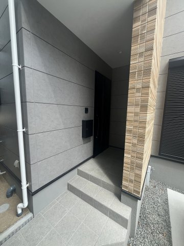【玄関】 | 福岡市早良区飯倉3丁目6期　1号棟（全2棟）【仲介手数料無料・0円】 | 現地写真。