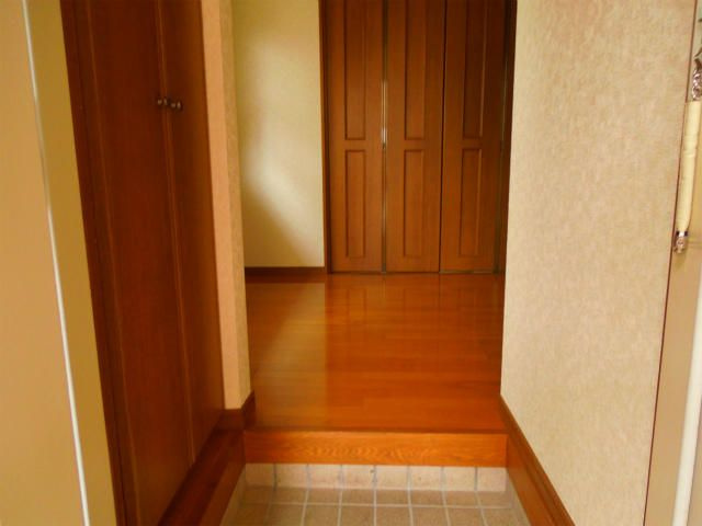パインツリー港南台の玄関