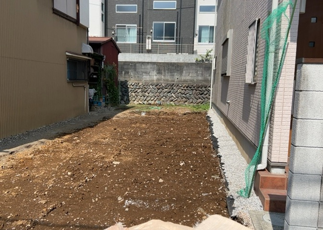 【駐車場】 | 駐車場と明記されていても、最小スペースでつくられた駐車場だと大型車は駐車できなかったり、出入りしにくくなったりする可能性があります。お車のサイズと購入したい物件の駐車場のサイズを現地で確認しましょう。