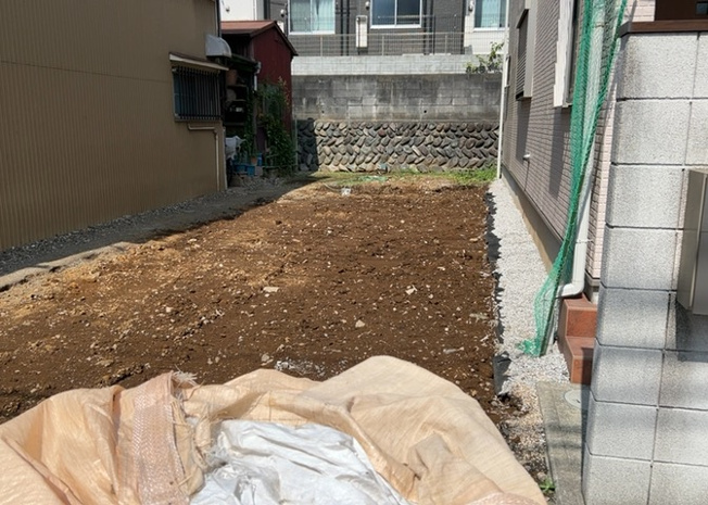 【庭】 | 庭があることでガーデニングや家庭菜園はもちろん、こどもの遊び場やペットを放して遊ぶことができます。また、家の周囲に余裕があるということです。隣地との間があれば、十分な日当たりと、風通しが確保できます。