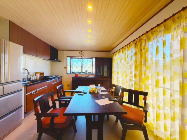 稲敷郡河内町の嬉しい家具付き♪おしゃれキッチン♪の居間・リビング