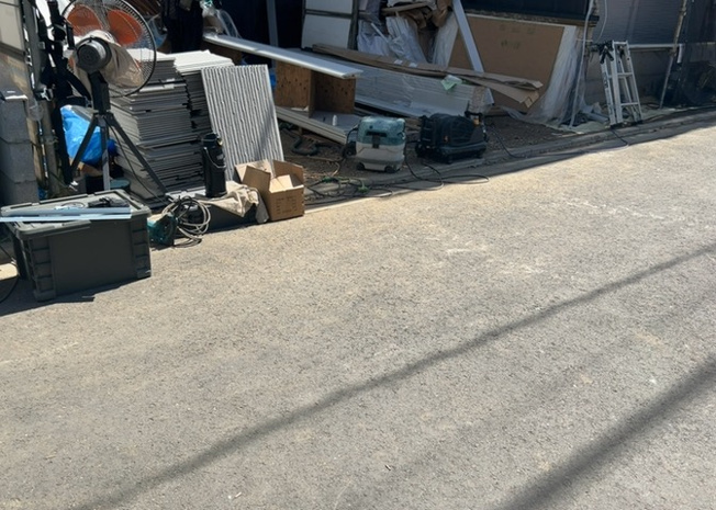 【駐車場】 | 駐車場と明記されていても、最小スペースでつくられた駐車場だと大型車は駐車できなかったり、出入りしにくくなったりする可能性があります。お車のサイズと購入したい物件の駐車場のサイズを現地で確認しましょう。