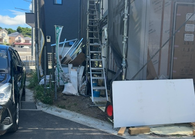 【駐車場】 | 駐車場と明記されていても、最小スペースでつくられた駐車場だと大型車は駐車できなかったり、出入りしにくくなったりする可能性があります。お車のサイズと購入したい物件の駐車場のサイズを現地で確認しましょう。