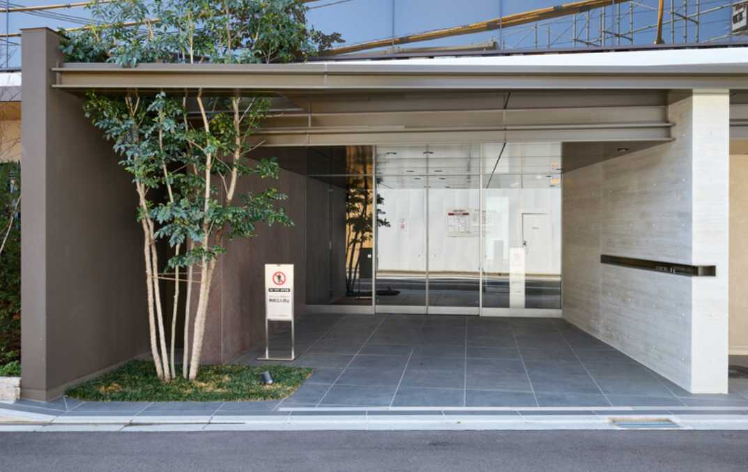クレヴィア用賀　分譲賃貸　築浅　床暖房のエントランス